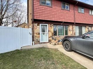 37 Tulip Cir, Staten Island, NY 10312