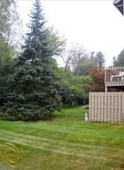 4th image of 1082 Washington Cir #1