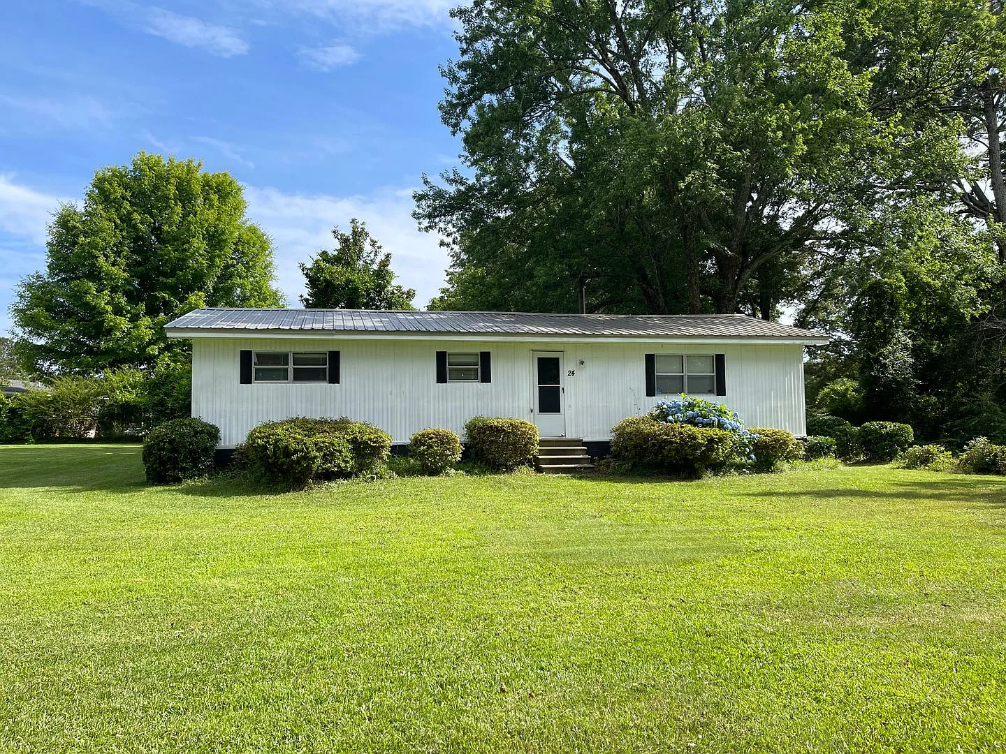 Mobile home on over .50 acre — Photo 1