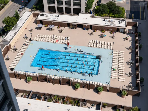 1460 N Sandburg Ter APT 2106A, Chicago, IL 60610