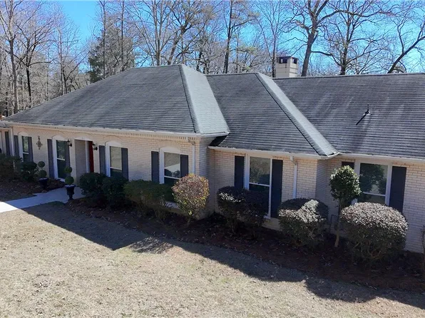 911 Noble Rd, Tallassee, AL 36078