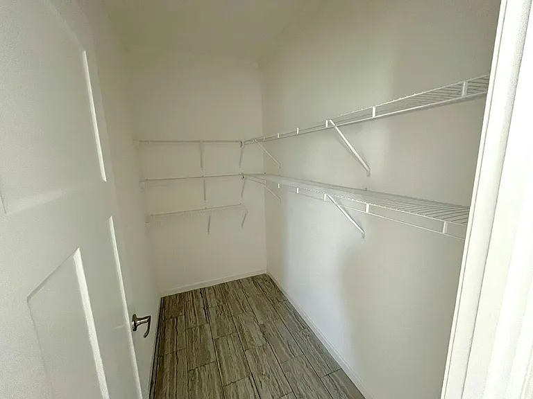 5644 Woodford St #5644E — Photo 11