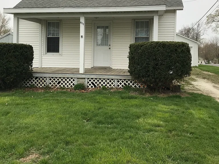 611 N Cemetery St — Photo 17