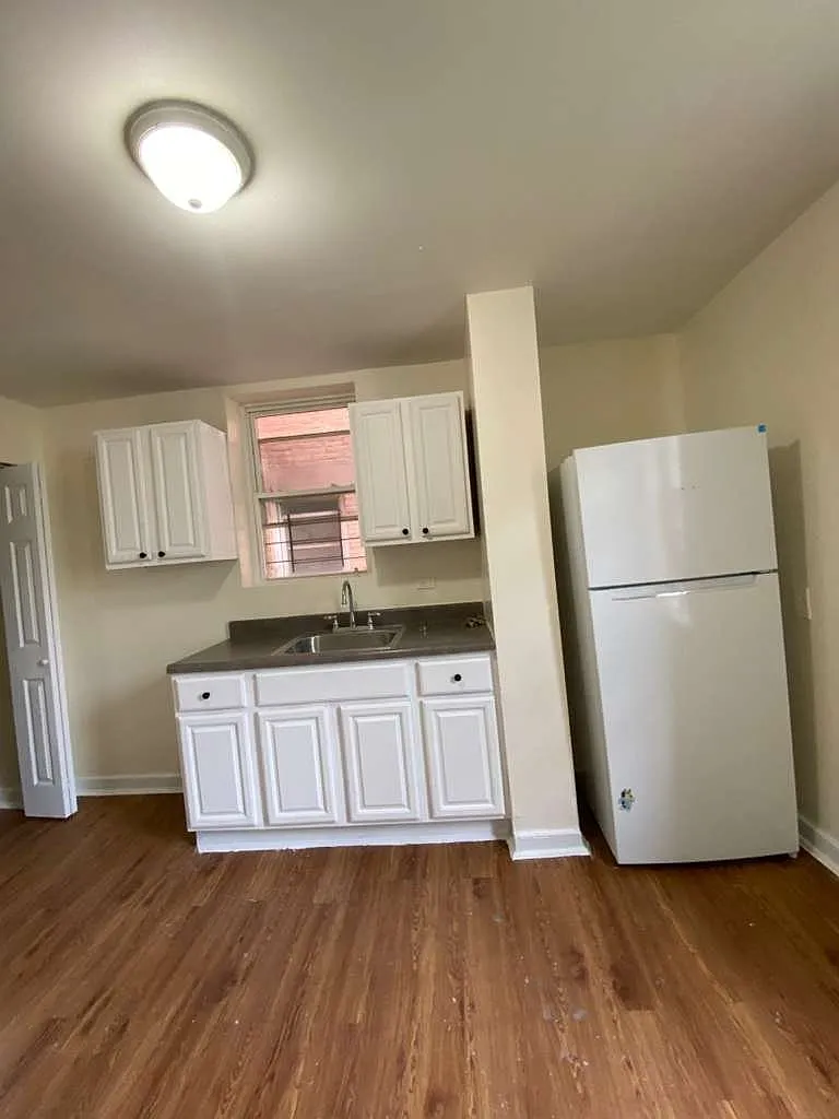 3 bed, 1.0 bath, $2,700 — Photo 4