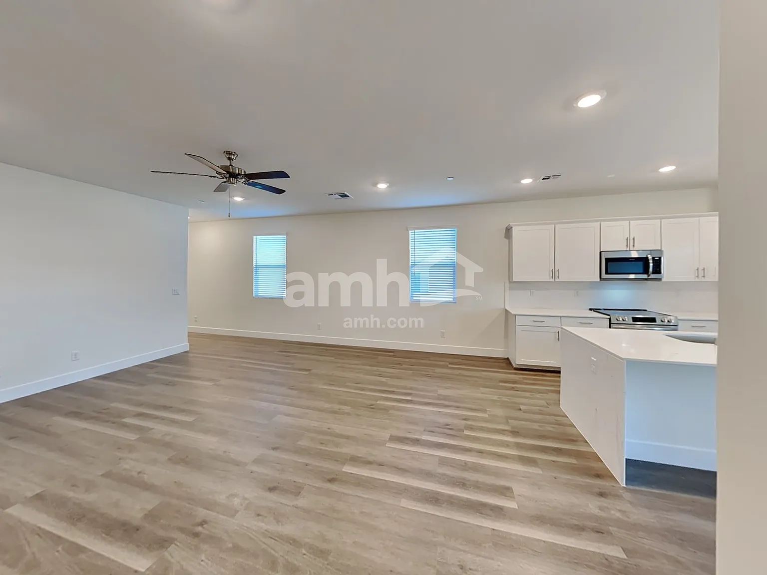 3 bed, 2.0 bath, 1718 sqft, $2,345 — Photo 4