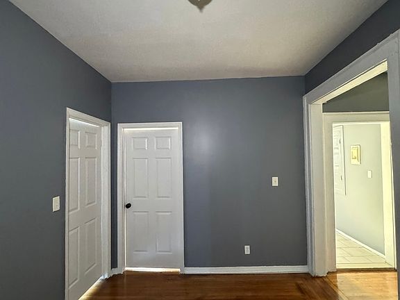 4th image of 221-223 Roseville Ave #213