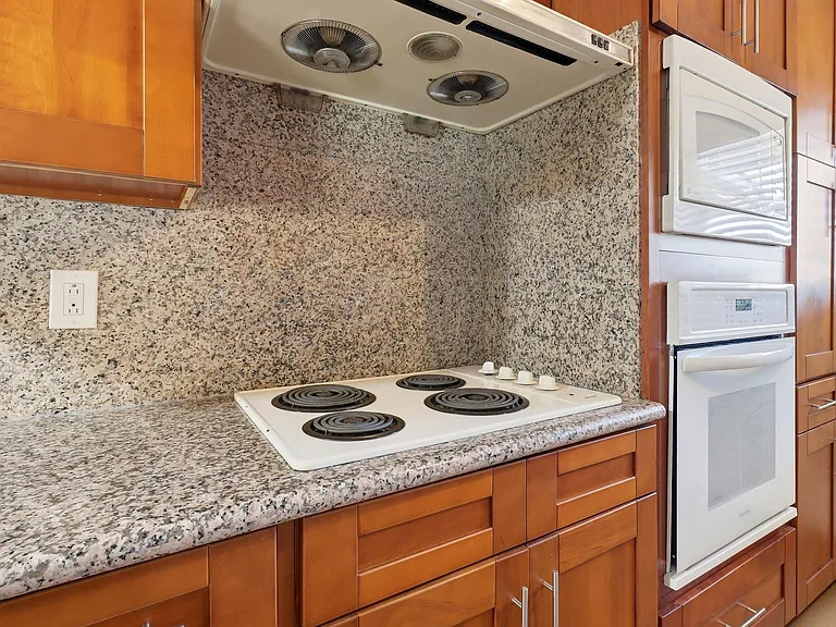 1571 Finch Way — Photo 14