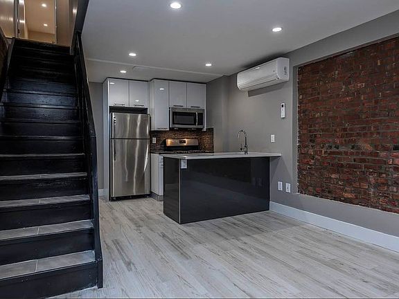 2nd image of 127 Hart St #1