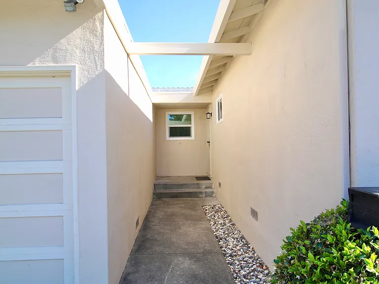1358 Henderson Ln — Photo 2
