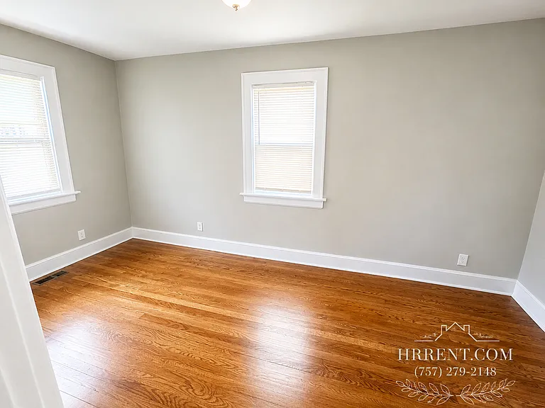 2914 Peronne Ave — Photo 10