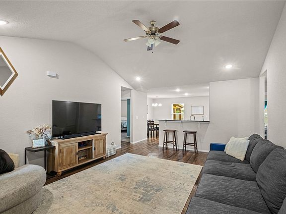 5th image of 2501 Maplewood Ave