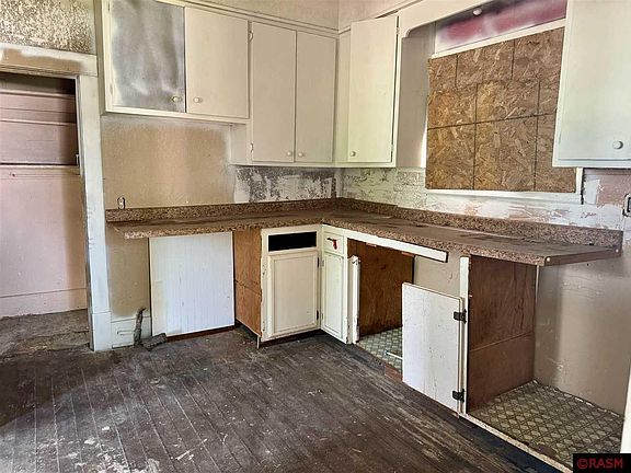 3rd image of 102 S 4th St