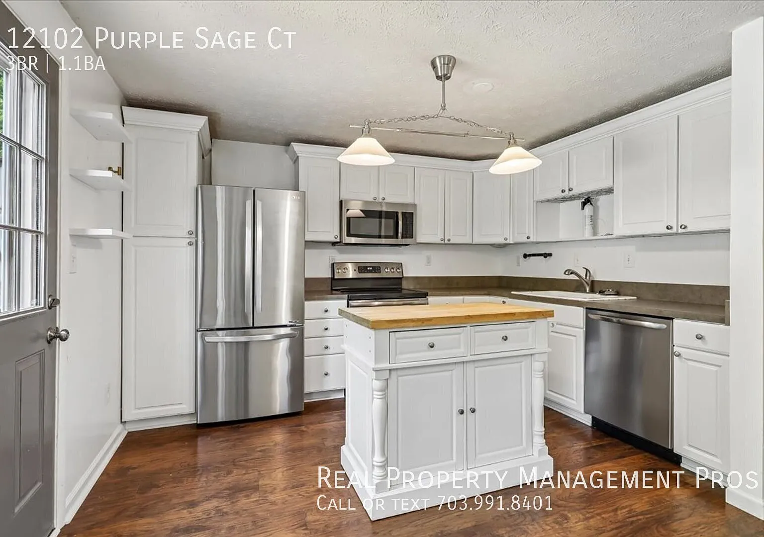 Beautifully Updated Townhome For Rent In The Heart of Reston! — Photo 4