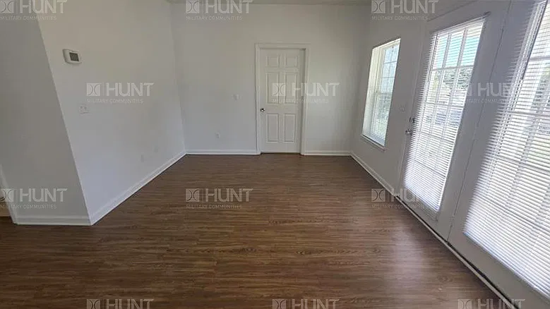 4 bed, 2.5 bath, 2307 sqft, $1,569 — Photo 2