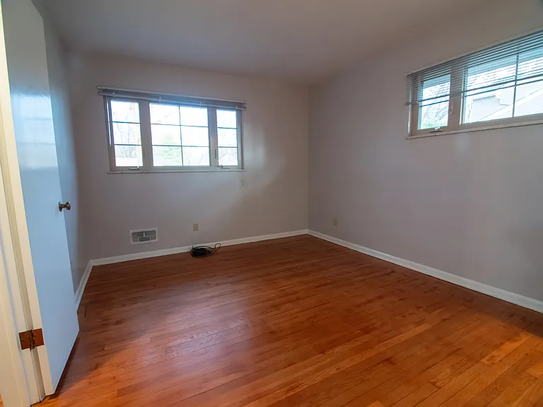 2861 Wellesley Dr — Photo 19