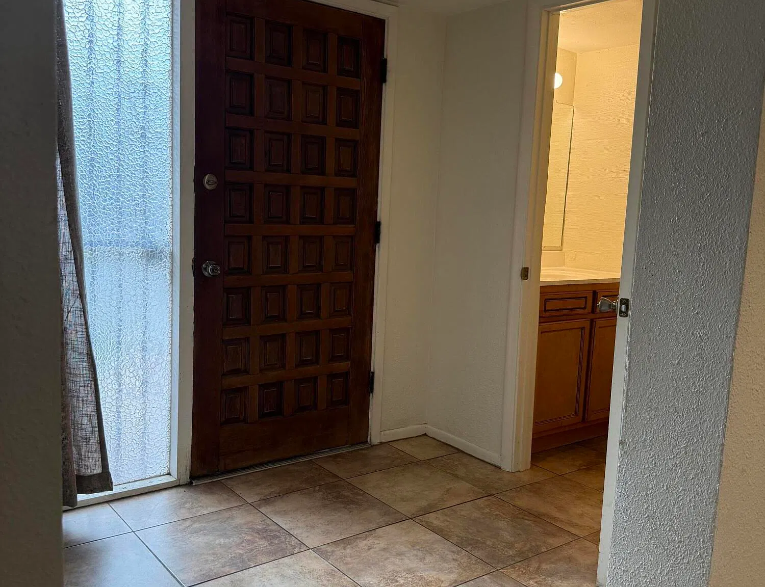 3 bed, 2.5 bath, 1256 sqft, $1,350 — Photo 3