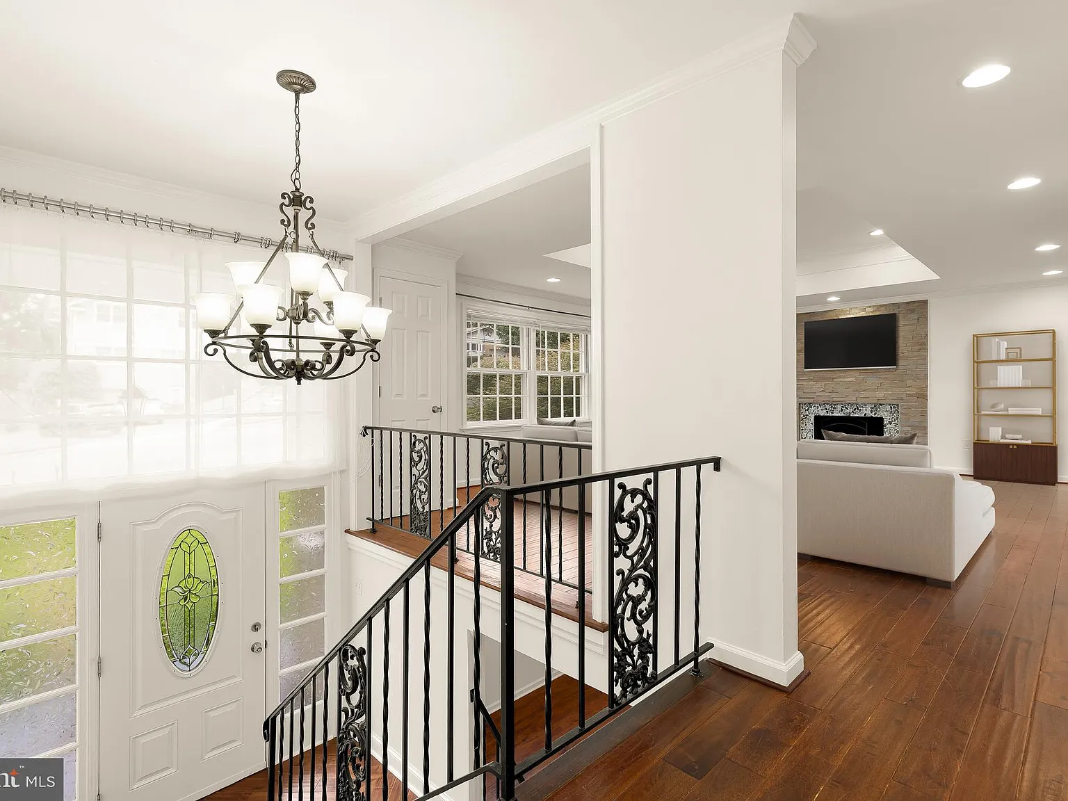 5 bed, 3008 sqft, $5,750 — Photo 3