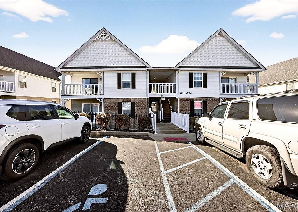 1st image of 823 Saravalle Dr