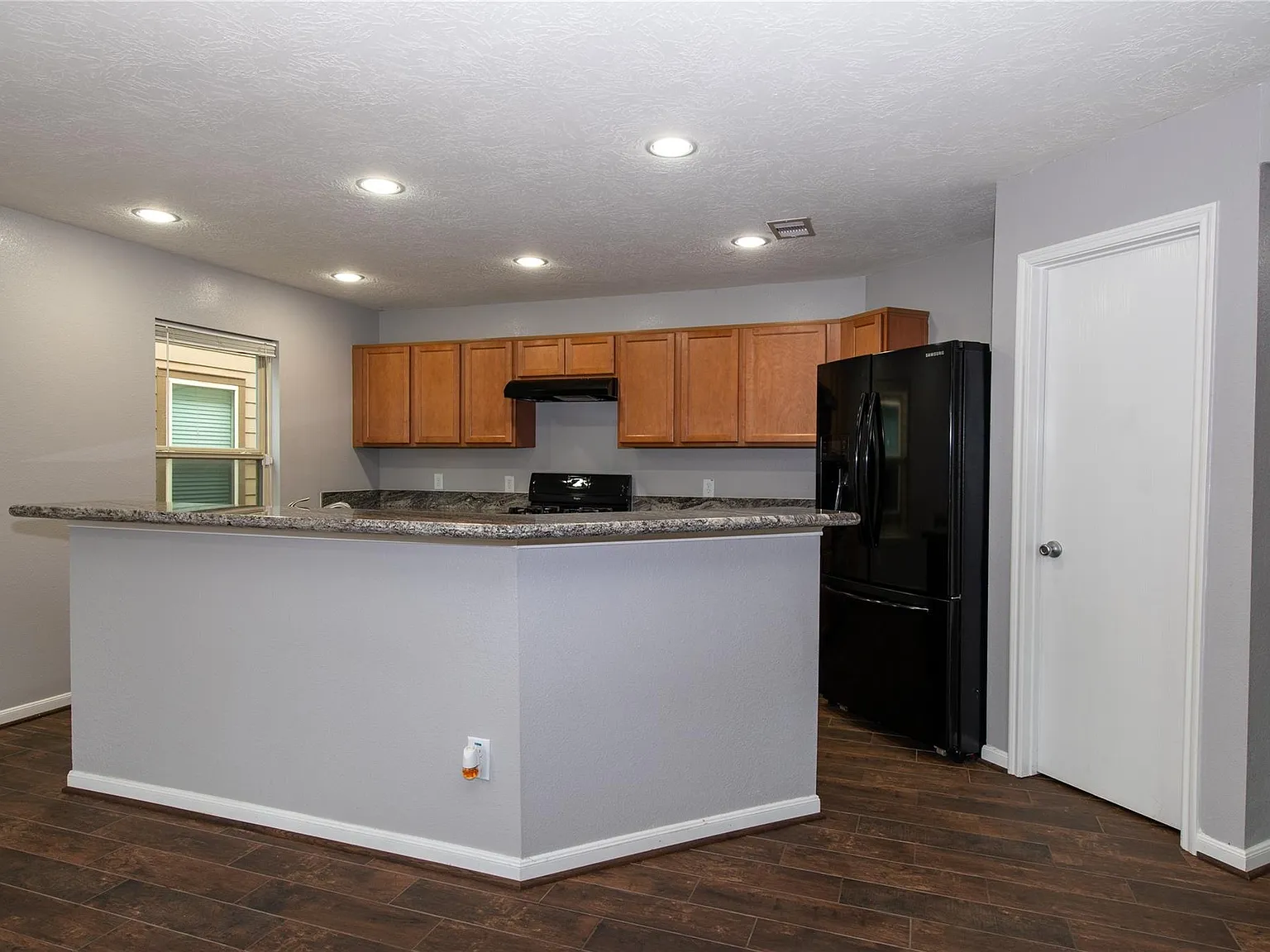 3 bed, 2.5 bath, 2607 sqft, $2,195 — Photo 4
