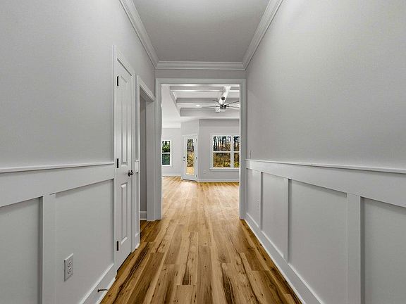 3rd image of 405 St. John Rd.