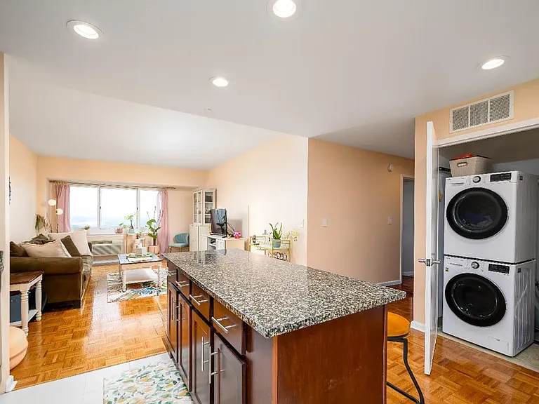110 Somerset St #2103 — Photo 2