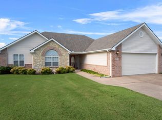 707 E 10th St, Grove, OK 74344