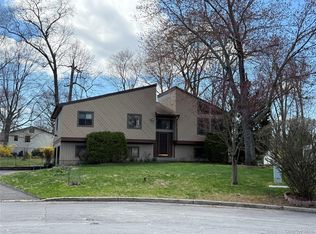 973 Tilton Rd, Valley Cottage, NY 10989