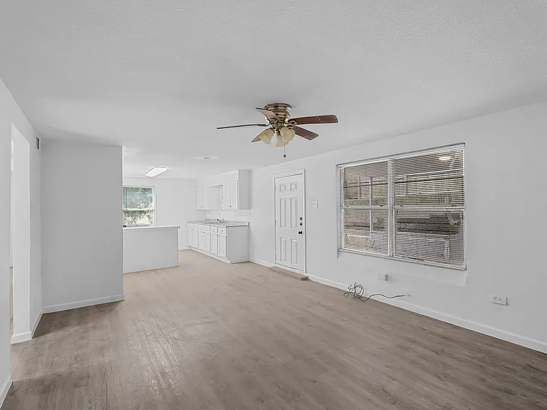 120 E Monterey St #120 — Photo 7