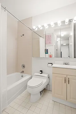 Rented by SERHANT. | media 4