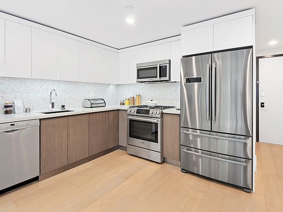 4th image of 2128 Ocean Ave #3A