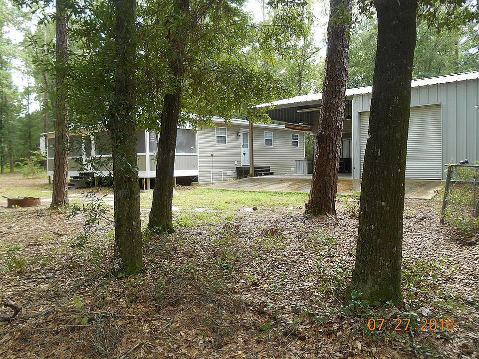 House & sheet metal garage 