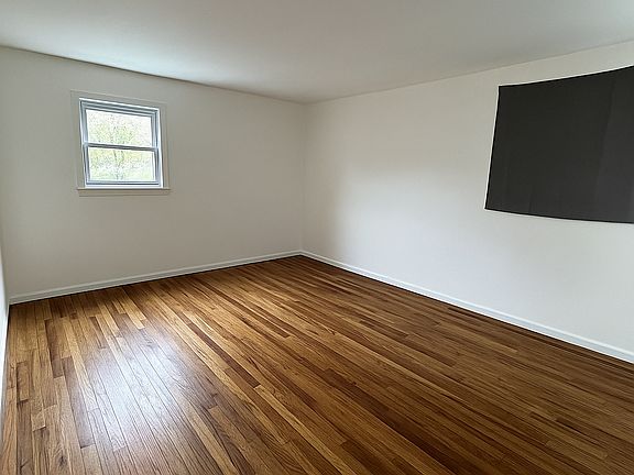 4th image of 527 Leverett Ave #1R