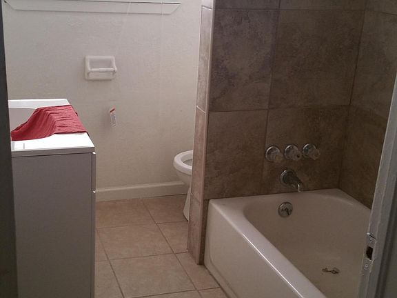 4th image of 2044 N Davis St