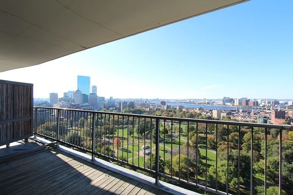 Studio, 605 sqft, $3,600 — Photo 1