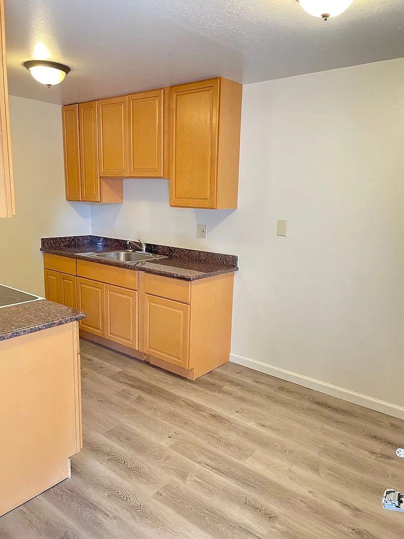Building Photo - 153 (540 Coombs)