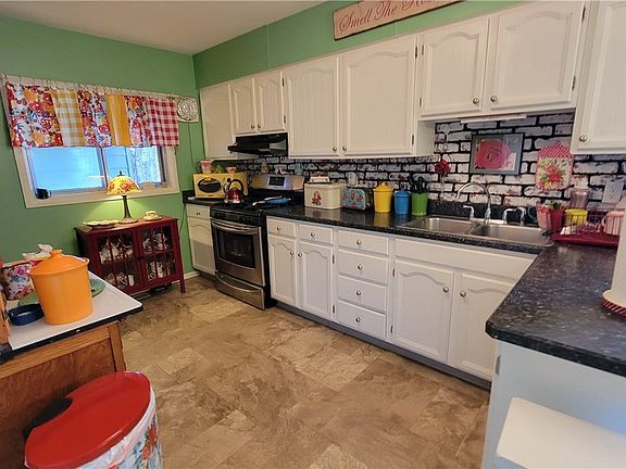 3rd image of 3980 Lake Rd