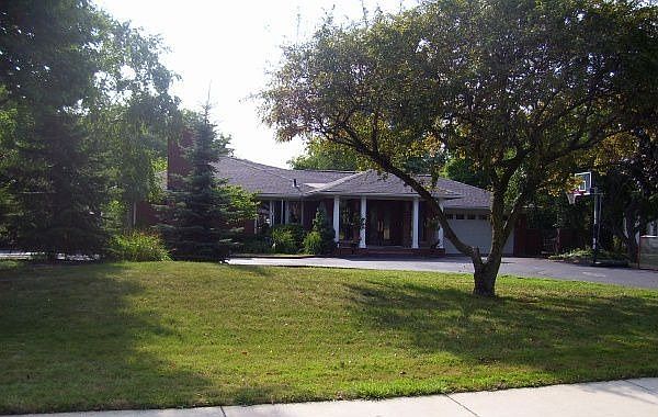 891 Lakeshore