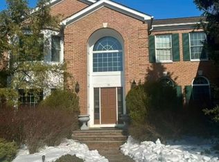 18 Tree Top Ln, Chatham, NJ 07928