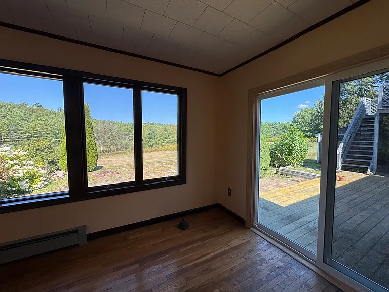 428 Middle Rd — Photo 17
