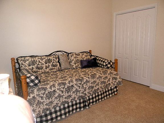 2nd bd with bed under 