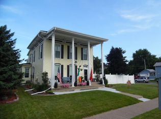 2303 Pershing Blvd, Clinton, IA 52732