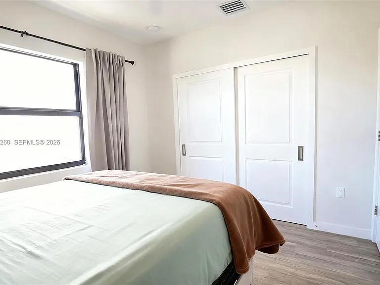 211 SE 4th St #3 — Photo 16