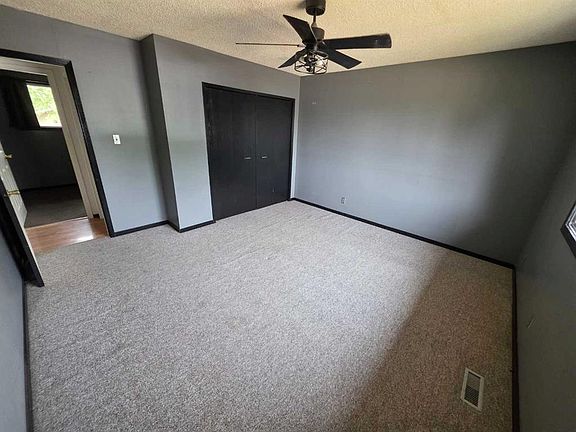 5th image of 715 Rosewood Ave N