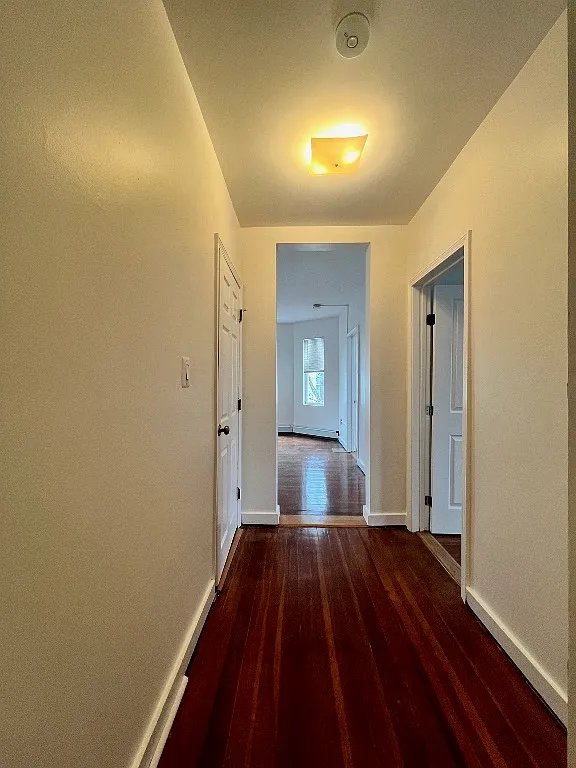 2 bed, 700 sqft, $2,300 — Photo 1