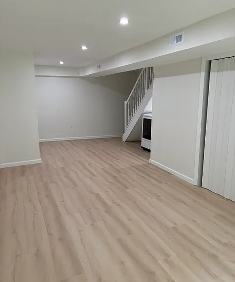 1247 Chateau Dr — Photo 2