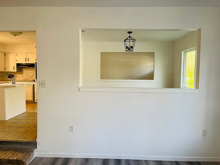 438 James St — Photo 7