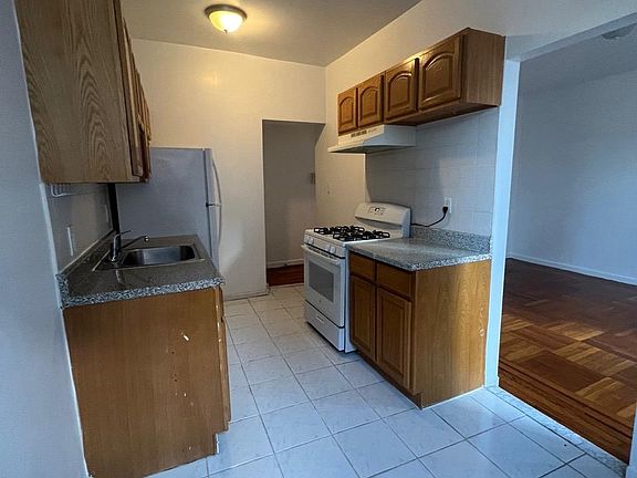 4th image of 36-03 168th St Floor 2