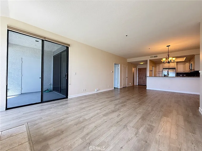 200 Paris Ln #210 — Photo 4