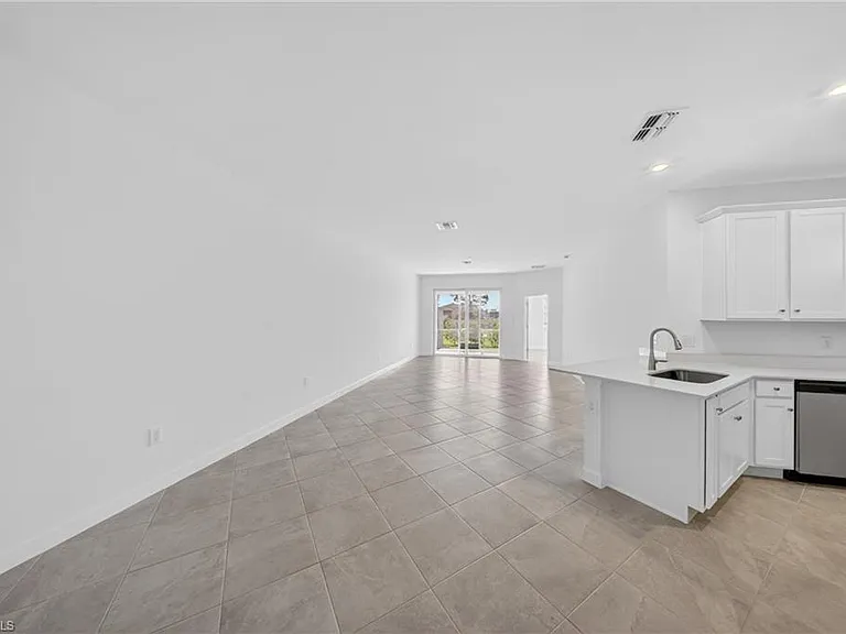 20559 Hazelnut Ct S — Photo 7