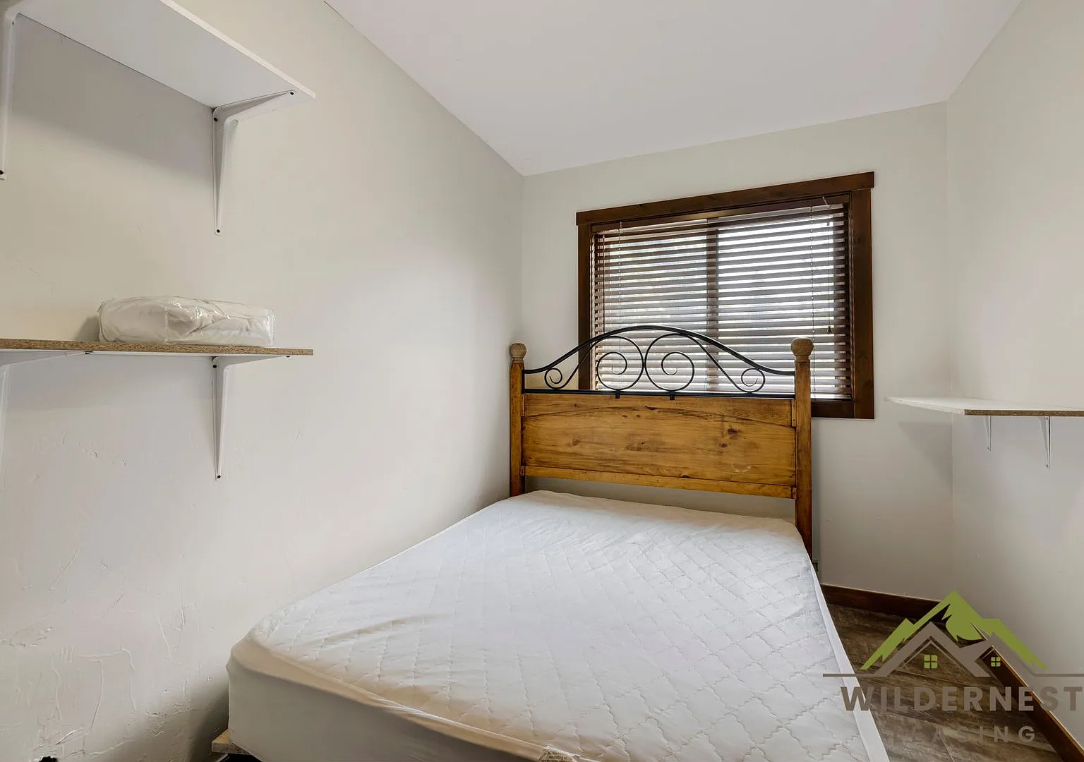 Woodworks Townhome- 3 Bedroom/3 Bath Unit w/Updated kitchen on the Bus Route — Photo 4